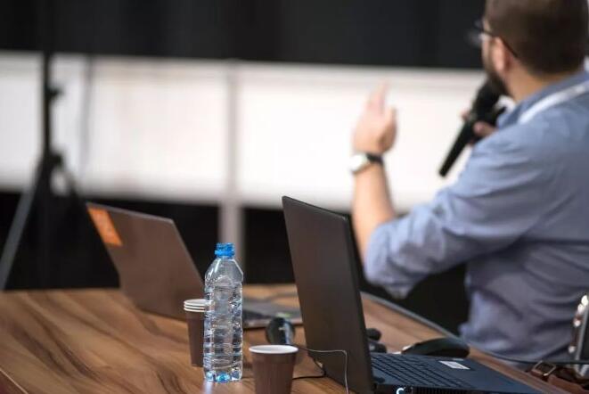 С���ܴ���̎����MAXHUB�᰸���Ă������С���